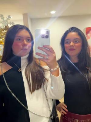 A post by @rominaycamilaa on TikTok caption: mood christmas #fypシ #viraltiktok #parati #tiktok 