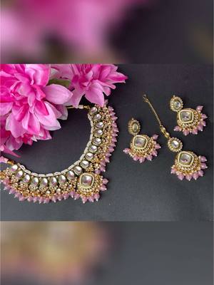 A post by @kataria447 on TikTok caption: Beautiful  necklace place you order now ♥️📦 DM ,Comment or DM on instagram link in bio .. #viral_video #fouryou #viralvideos #trendingvideo #indiatiktok #SmallBusiness #supportsmallbusiness #canada🇨🇦 #noordesigns19 #fypp #happyholidays #brampton #punjabisong 