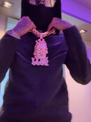 A post by @yovngchimi on TikTok caption: Tu esta dando vuelta en la Trackhawk con el DEMONN🏎️🔥