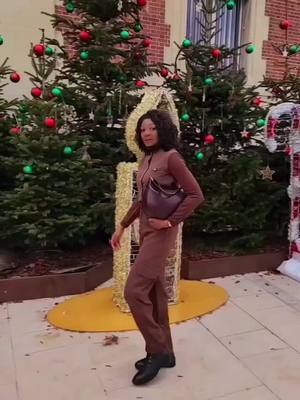 A post by @patriciaeloundou0 on TikTok caption: #musica #videoviral #foryoupageofficial #pourtoii 