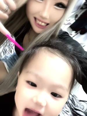 A post by @_ayane0117 on TikTok caption: 撮ってると毎回入ってくる👶🏽#おすすめ 