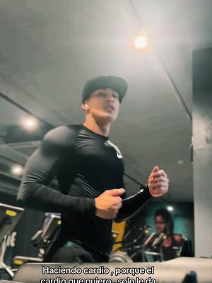 A post by @jhosepmoralesoff on TikTok caption: Haciendo cardio 🔫🤭🤣 #liveforthechallenge 