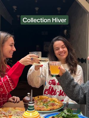 A post by @pipernopizza on TikTok caption: COLLECTION HIVER ❄️ Cet hiver, Piperno réchauffe ton cœur avec 4 créations inédites : 2 nouvelles pizze, 1 calzone et 1 nouvelle recette de pâtes s’invitent à la carte : Pizza Fontina & Guanciale Pizza Gorgonzola & Zucca Calzone Quattro Formaggi Fettuccine Cacio e Pepe Retrouve nos saveurs de saison dans tous nos restaurants Piperno et sur Piperno.fr ! 🍴🩵 Alors, quelle recette tu vas venir tester en premier ? #piperno #allapiperno #pizzalovers #pastalovers #distagione #italianfood #hiver