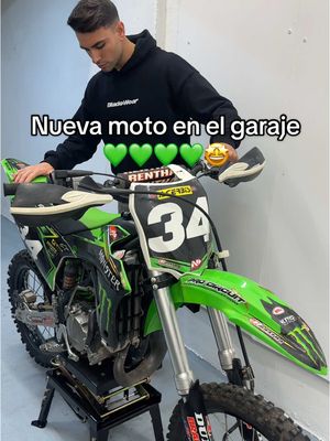 A post by @erickmotard on TikTok caption: Qué os parece?🤔🐊 #moto #kx #kawasaki #kx85 #motocrosslife 