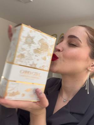 A post by @pili_pascual_ on TikTok caption: Este perfume se volvió mi favorito para esta temporada 🎄🎅🏼✨ #goodgirlcarolinaherrera @Carolina Herrera 