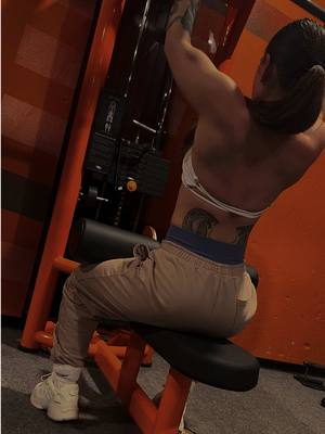 A post by @covalciuc_veronica on TikTok caption: #back #gym #gymmotivation 