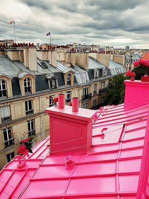 A post by @longchamp on TikTok caption: Wander with Longchamp. Paris is feeling a little extra today! #LongchampSS25 #LongchampDreamInPink #fashion #fyp #paris