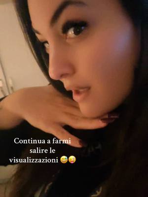 A post by @rossella_esentato on TikTok caption: #neiperte questi sono i mei auguri di Natale per te😂😘👋