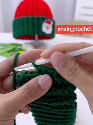 A post by @anxin_crochet on TikTok caption: Crochet hat for Christmas#freecrochetpattern #crochetflower #christmas #chrismashat#anxincrochet 