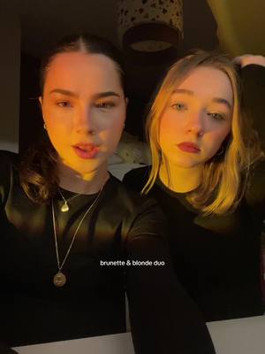 A post by @nataliaa.aparra on TikTok caption: #fyp #brunette #blonde 