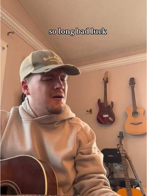 A post by @noahspencersmusic on TikTok caption: Couldn’t film anything today so here’s some Zach Top from the ol camera roll #badluck #zachtop #countrymusic #acoustic #fyp 