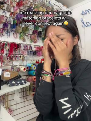 A post by @ruthspulseras on TikTok caption: 💔 #fypシ゚viral #couplegoals #relatable #matchingbracelets #breakup 