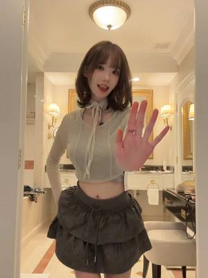A post by @magenta6262 on TikTok caption: 즐거웠둔 마카오!! #makao #makau #cosplay #dance #y2k #마젠타 #qwer #phonk #meme #challenge #anime #fyp #trend #glasess #magenta #explore 