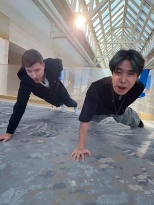 A post by @spriteder_spd on TikTok caption: วิดพื้นมือเดียวแข่งกับ Mr.Beast 💗💙#beastgames #primevideo 