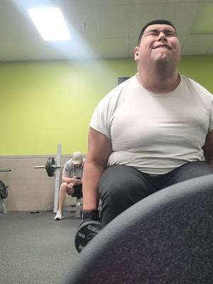 A post by @saulgallardo on TikTok caption: #saulgallardo #foryoupage #workout #shoulderworkout #motivation  8 reps 20 pounds Dumbbells 