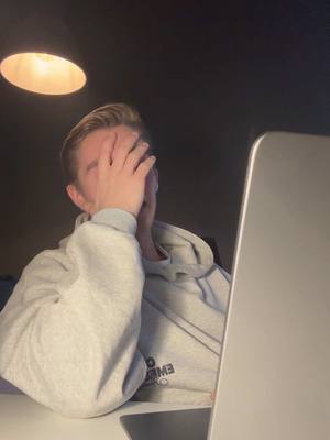 A post by @quintenverschure on TikTok caption: ga lekker homestudy joh 😤