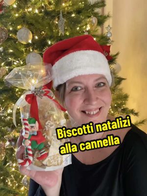 A post by @piovonoricette on TikTok caption: Siete ancora in tempo per preparare questi biscotti alla cannella deliziosi 🤤 😁 E vedi che NATALE🎄‼️ Ingredienti 150 g burro 150 g zucchero 4 Tuorli 300 g farina 00 1 cucchiaino cannella in polvere scorza d’arancia Per decorare: q.b. albumi q.b. granella di zucchero #sogood #christmas #piovonoricette 