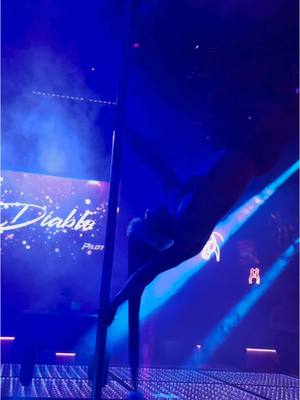 A post by @diablo_.g on TikTok caption: Se puso rara la posada 😝🥳 #diablo #poledancer #polemen 