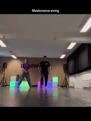 A post by @danbychoi on TikTok caption: Noe av det beste med Maskorama var å få lov til å tilbringe timer i dansestudioet igjen. Og en av de som gjorde Moskusen til den legenden den ble, var koreograf Thea Bay. Og danserne. Tusen takk 🙏❤️🙏