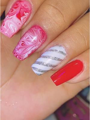 A post by @unhas_show10 on TikTok caption: #nailart #viral #natal 