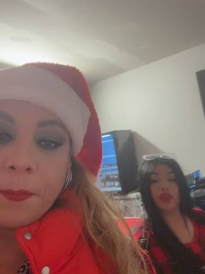 A post by @sylviaqueen17 on TikTok caption: #sylviaqueenmakeup #MtyNL #arlingtontx #nerrychristmas🎄🎄🎄🎄🎉🎉 #makeup 