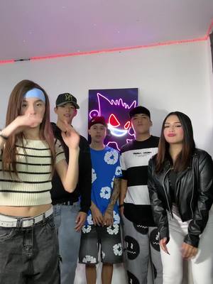 A post by @manuelkaseng on TikTok caption: Adivinen quien se equivoco🤣ig:manu_kaseng2‼️ #fyp 