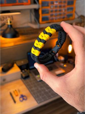 A post by @theparacordon on TikTok caption: Balık Kuyruğu Model Paracord Bileklik. #paracord #paracordbracelet #bileklik #kamp #camping #outdoor #bushcraft #tactical 