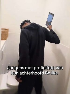 A post by @apsonarmy on TikTok caption: Tagg die jongen 😂😂 #onzeker #jongens 