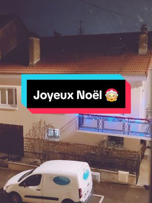 A post by @roi2maloi_23 on TikTok caption: Joyeux Noël 🎅 🤶  #vacances  #gotaga  #mayotte  #kabyle #dz #الشعب_الصيني_ماله_حل @دراهم 