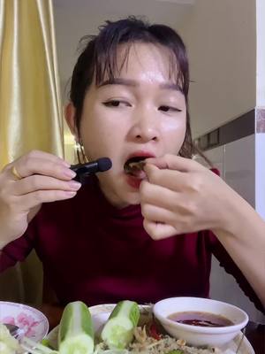 A post by @inging9999cambodia on TikTok caption: #skincare #ញាំថៃរសជាតិដេីម #eatingshow @ប្រុសម៉ៅ brosmao @ប្រែកាយសាឡន @Chheng Ratha- ឆេង រដ្ឋា 