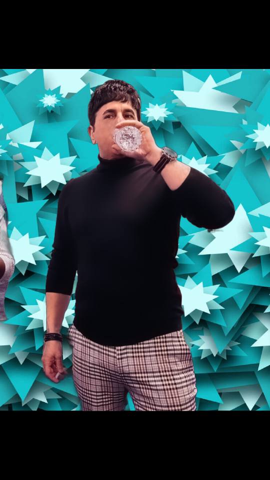 A post by @rock_7_7_7 on TikTok caption: Season’s Greetings everyone 🙂 I hope next year will be better for all of you ✌🏼 #foru #f #😉 #pose #fpy 