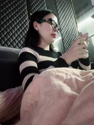 A post by @ngoclinh.pnl on TikTok caption: Live xong là lên hút sữa cho con gái iuuu