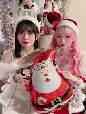 A post by @classroom_bottomgirls on TikTok caption: クリパ〜〜🎄🤶🎁#日本 #japan #アイドル #idol #マカロンとメロンソーダ #fyp #おすすめ #コスプレ #クリスマス #christmastiktok @えらいねちゃん @月なぎさ @ことるり @小鳥さん @由良ゆら 
