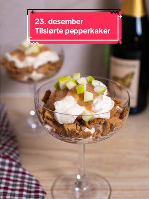 A post by @augustogmartin on TikTok caption: TILSLØRTE BONDEPIKER MED PEPPERKAKER . Dette er en julete versjon av den enkle desserten. Den tradisjonelle metoden bruker en blanding av tørt gammelt brød, sukker og krydder, men her har vi byttet ut med pepperkaker. . Oppskrift på augustogmartin.no . . . #augustogmartin #julekalender #adventskalender #tilslørtebondepiker 