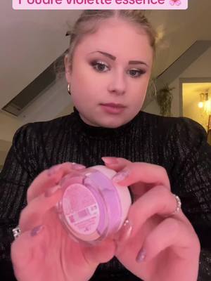 A post by @louna99912 on TikTok caption: Poudre violette ? @essence cosmetics 