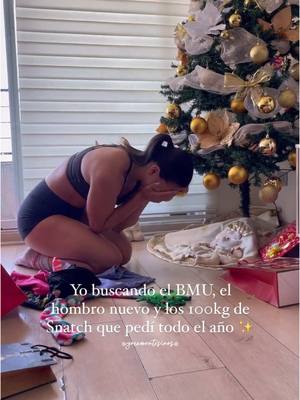 A post by @yocemontesinos on TikTok caption: Santa me volviste a fallar 🎅💔 Ni modo, mi Elite era quedará para el 2026, conste que no fue por mi 🥹 #Crossfit #chile #entrenamiento #fitness #fitgirl #training #motivacion #motivation #humor #crossfitter #crossfitlife #saludable #santiagodechile #santiago #chileeeee #navidad #crossfitnavideño #navidadfitness #humorfit