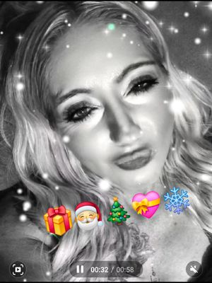 A post by @biaohh0 on TikTok caption: #CapCut #happychristmas #schöneweihnachtszeit #christmas #dreihaselnüssefüraschenbrödel #feliznavidad #lov #fyp #fypage #foryoupageofficiall #foryou #foryoupage #viraltiktok #viralvideo #viral #lov #💝 #❤️ #❄️🎄🎅🎁☃️ #lo #nurse #arbeiten 