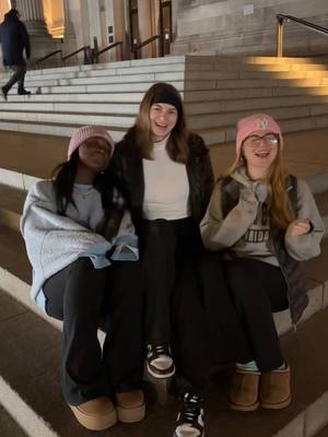 A post by @nevaehmattingly on TikTok caption: living our gossip girl dreams on the met steps @Hannah💗✝️ @gabriella #gossipgirl #themet #fyp 