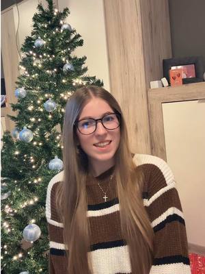 A post by @_leonie.jeremy_ on TikTok caption: Wir wünschen euch ein schönes & frohes Weihnachtsfest💞🎄 #viral #foryou #fy #christmas #fyp 