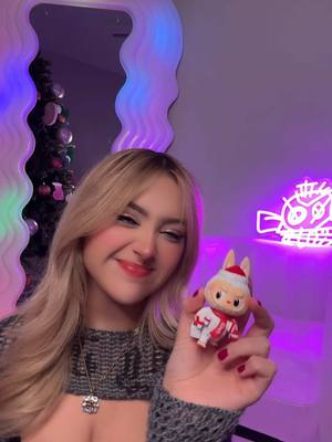 A post by @arigameplays on TikTok caption: Muy feliz fe navidad de parte de @POP MART US quieren ver el otro unboxing? 🎁😍