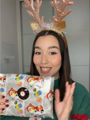 A post by @aliceinyoutubeland on TikTok caption: Abriendo calendario de adviento de Shein día 24🎅🏼🎄✨