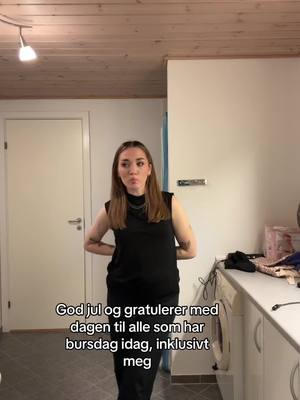 A post by @sofieferrarese on TikTok caption: God jul babes❤️❤️‍🩹 ikke glem å følg på den gule appen❤️ #julekalender #foryou #sofieferrarese #desember #norsktiktok 