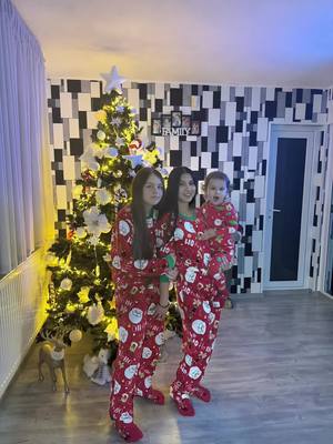 A post by @.m.a.p.29 on TikTok caption: @mirela rotaru @Gabriela M.A.P @🧸 @sandel rotaru 