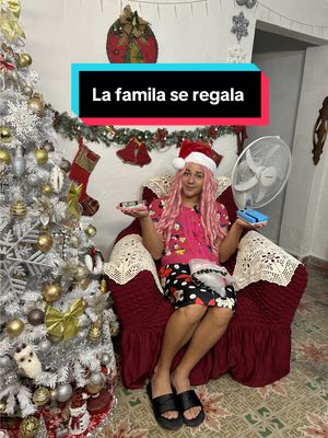 A post by @zequi_perezz on TikTok caption: Feliz Navidad con o sin regalo #comedia #humor #parodia #regalo #regalodenavidad #gift #giftideas #intercambio #navidad #nochebuena #feliznavidad #familias #familialatina #latinos 