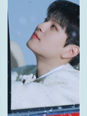 A post by @straykids_japan on TikTok caption: Stray Kids「Christmas Love」 Music Video Making Movie (Seungmin ver.)   STAY❣ まだまだスキズが特別な夜をプレゼント🎁 #StrayKids #スキズ #Seungmin #スンミン #SKZ_ChristmasLove