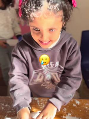 A post by @ivxc42 on TikTok caption: 🥲🥲🥲🥲#snow #صنع_ثلج 