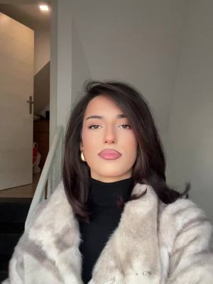 A post by @enasll01 on TikTok caption: 🩶#foryoupage #albania #fypシ #01 #albaniengirl 