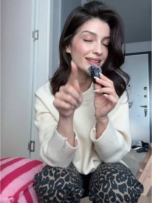 A post by @demiirhaan on TikTok caption: benimle hazırlanıyorsunuz ve @L’Oréal Paris ' in yeni maskarası Big Deal'ı birlikte deniyoruz✨ 🤌🏻#lorealparismakeup #işbirliği