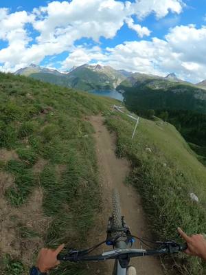 A post by @enzopezilla on TikTok caption: ca tourne par ici 😵‍💫 #fyp #pourtoi #mtb #tignes 