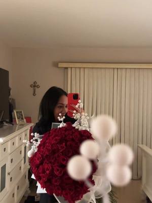 A post by @__natalia_x_marie__ on TikTok caption: Merry Christmas 💋♥️ #roses #flowers #christmas 